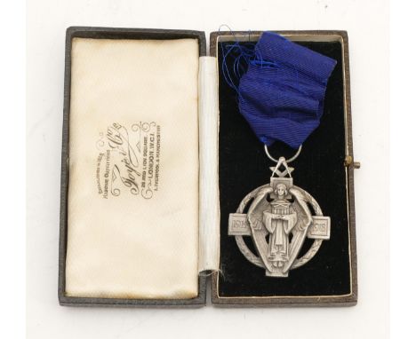 Sterling Silver Masonic 1914-1918 hall stone jewel, cased, 27g.