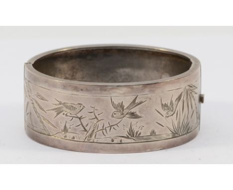 An unmarked silver engraved hinged bangle, 55mm, 27g