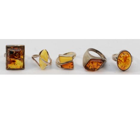 Four 925 silver and amber rings, L-O, with an unmarked silver and amber ring, Q, 26g