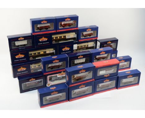Bachmann model railways; Comprising nineteen boxed 00 gauge 'Branch-Line' goods vans, together with five boxed BR Pullman car
