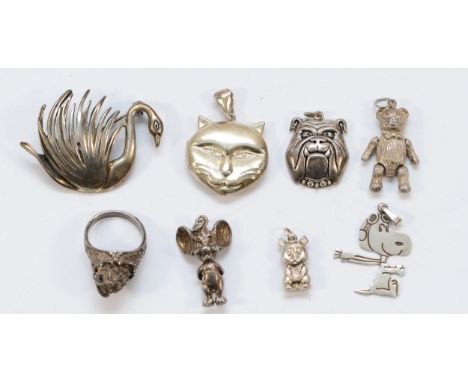 Two 925 silver pendants in the shape of a dog and a cat, an unmarked silver swan brooch, 47mm, four silver pendants to includ