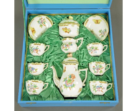 A Herend coffee service, 15 piece, cased (see illustration).    CONDITION REPORT:  The coffee pot lid floral finial has a tin