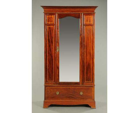 An Edwardian inlaid mahogany mirror door wardrobe, with drawer to base, raised on bracket feet.  Width 117 cm. 