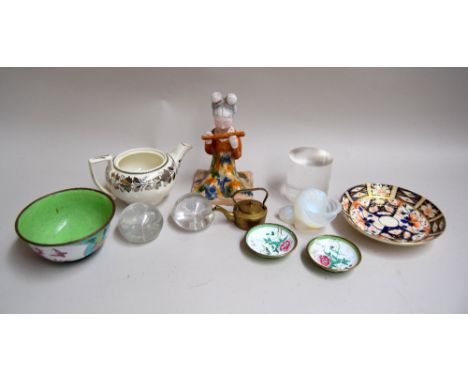 A mixed lot, including Wedgwood teapot, Chinese plate, together with a metal teapot, Chinese ceramic figure and other items