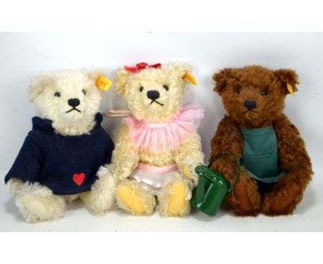 Three modern Steiff Button in Ear teddy bears (3). 
