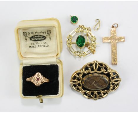 A small group of gold jewellery comprising a 9ct circular open frame green glass set brooch/pendant, a cross pendant and a Ge