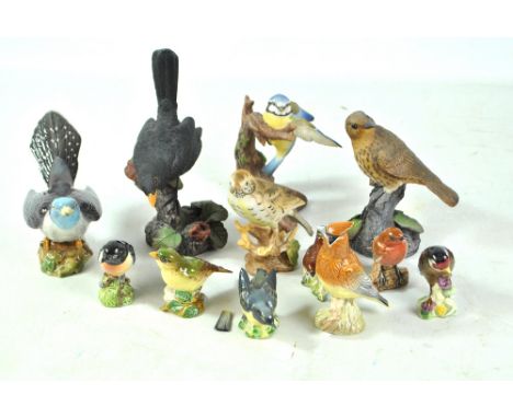 A small group of ceramic model birds with Beswick examples including 2184 Cedar Waxwing (af), 2274 Stonechat, 993 Wren, 980 R