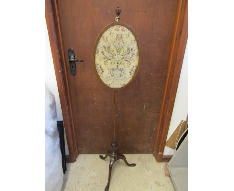 Tapestry pole screen