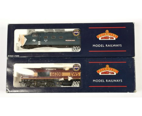 Bachmann 00 Gauge pair of Diesel Locomotives consisting of 32-528 class 55 Deltic BR blue 'The Black Watch' No.55 013 and 32-