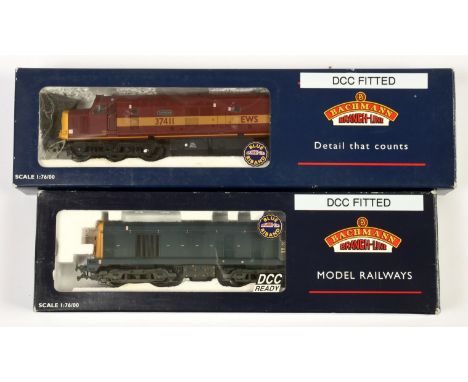 Bachmann 00 Gauge pair of Diesel Locomotives consisting of 32-031 Class 20 BR blue weathered No.20052 and 32-375 class 37 EWS