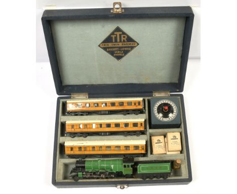 Trix TTR 4/434 Scotsman Passenger Train Set. Containing 4-6-2 LNER Green 4472 loco &amp; tender, Teak 1st class coach 31876, 