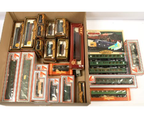 Hornby, GMR, Lima, Mainline mixed group of rolling stock. To include Hornby R486 SR Green 1st / 3rd Composite - Malachite liv