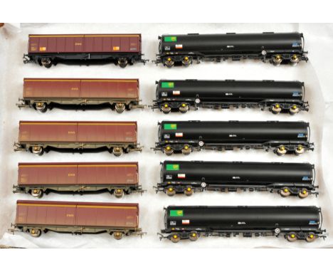 Bachmann 00 Gauge modern image wagons consisting of Bogie BP TEA Tankers *5, VGA EWS weathered wagons *4 and a non weathered 