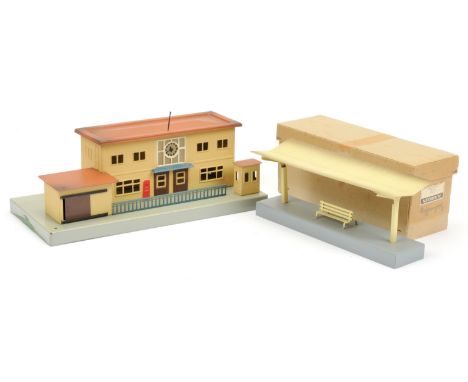 Marklin Station Trackside Items. Comprising 414 - 4 Station Building, cream / brown / blue (platform base has some green over