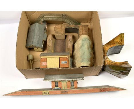 Bassett-Lowke / Hornby O Gauge mixed group of items consisting of a Bassett-Lowke wooden Goods Depot, some damage particularl