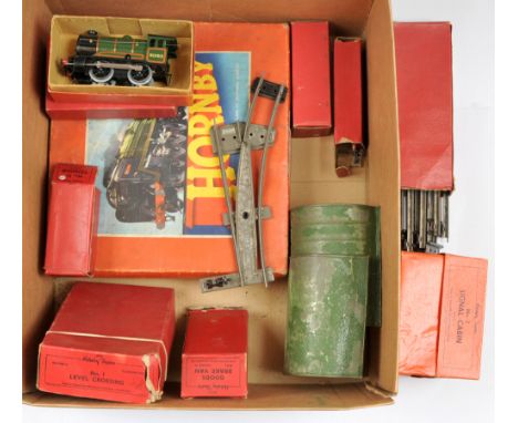 Hornby 0 Gauge post war Loco &amp; Tender, Rolling stock and Accessories consisting of No.501 Loco &amp; Tender BR Green No.5