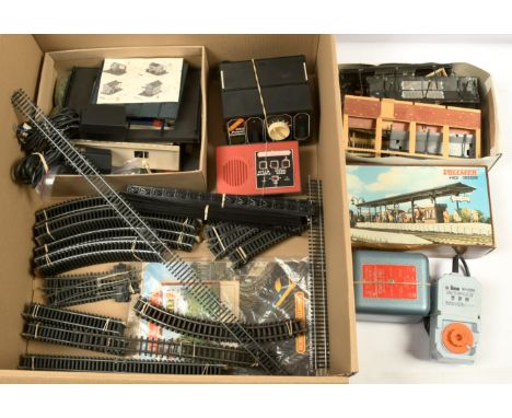 Hornby &amp; others, group of track, controllers &amp; trackside accessories. To include Hornby various track sections &amp; 