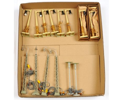 Marklin Street &amp; Yard lighting Units. Comprising 448/1 2x boxed + 6x unboxed; 448/4 - 7047 2x unboxed; 448/3 - 7046 4x Ya