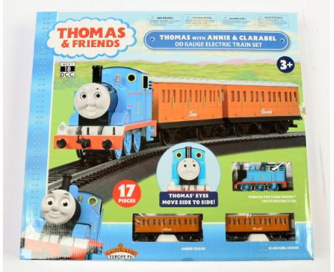 Bachmann 00 Gauge Ref 00642BE 'Thomas & Friends' Train set consisting of a 0-6-0 Thomas the Tank Engine Locomotive with movin