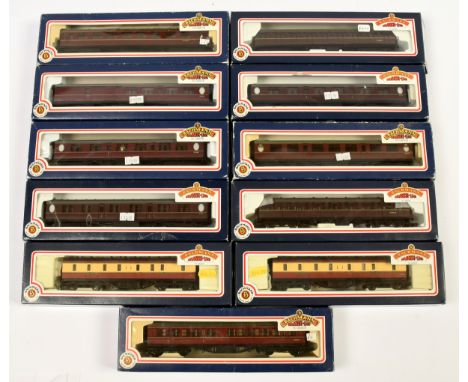 Bachmann 00 Gauge group of Passenger coaches consisting of BR Maroon Corridor and Suburban *9 and BR Crimson &amp; Cream&nbsp