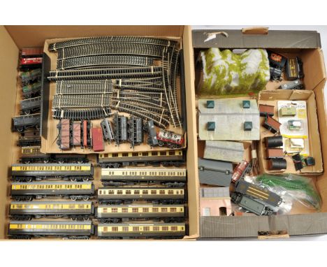 Hornby, Dapol, Bachmann rolling stock, track, trackside buildings. To include Hornby GW Brake Van, Hornby Flat Truck + GWR Fu