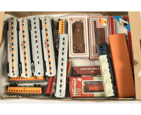 Lima, Bachmann &amp; others Continental Outline rolling stock. To include unboxed Lima Railways Of Australia - Sleeping Car; 