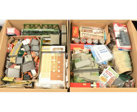 Hornby, Dapol, SuperQuick &amp; others. Large group of trackside &amp; layout accessories, Grand Suspension Bridge supports, 