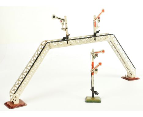 Marklin O Gauge pair of items consisting of a Footbridge hand painted with brown and red bases, white stair and walkway with 