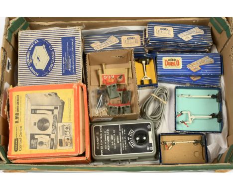 Hornby Dublo boxed points, signals &amp; other items. To include 5x manual left hand points; 3x manual right hand points; ele