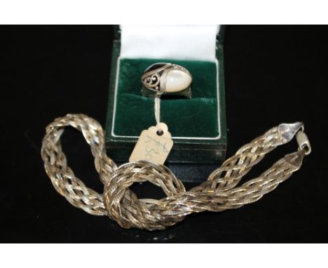 A BOXED SILVER LADIES DRESS RING TOGETHER WITH A SILVER LATTICE NECKLACE (2) 