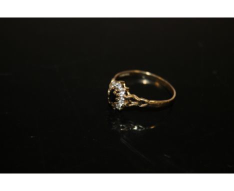 A 9 CARAT GOLD FLORAL DRESS RING