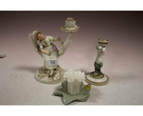 THREE PIECES OF VINTAGE ROYAL WORCESTER TO INCLUDE A FIGURATIVE CANDLESTICK A/F 