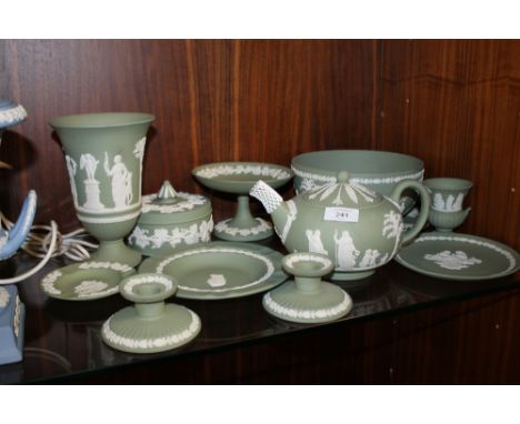 A SELECTION OF TWELVE PIECES OF GREEN WEDGWOOD JASPERWARE TO INCLUDE A TEAPOT, FRUIT BOWL ETC 