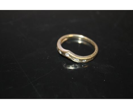 A 9 CARAT GOLD WISHBONE STYLE FIVE STONE DRESS RING