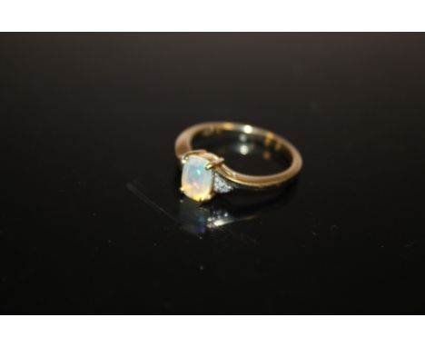 A 9 CARAT GOLD DRESS RING MOONSTONE TYPE STONE