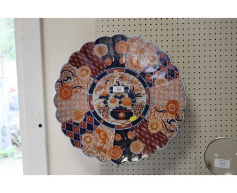 A LARGE WALL HANGING ORIENTAL CERAMIC PLATE