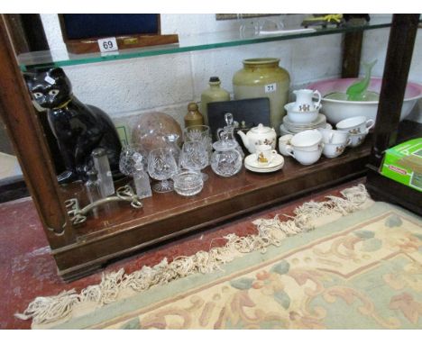 Shelf of collectables to include glass, Beswick etc