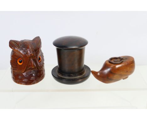 Treen - Lot to include a wooden dice shaker, clog form snuff or trinket box and carved wood owl head. [W]