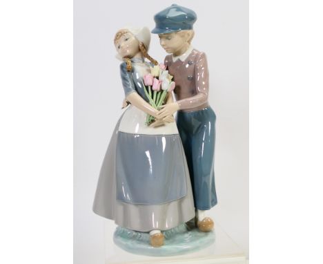 A Lladro porcelain figure group # 5124, Dutch Couple With Tulips, approximately 27 cm (h). [W]