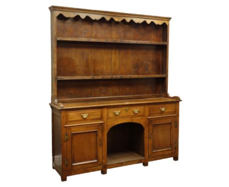 George lll oak dresser raised two shelf back with shaped frieze, the elm top base with three drawers & two cupboards around a