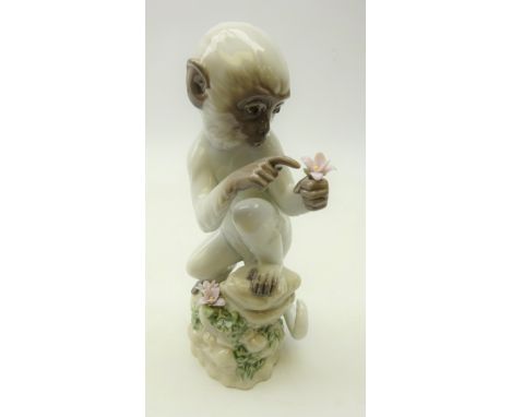 Lladro 'The Monkey', Chinese Zodiac Collection no. 6962, with original box   Condition Report  Very good condition.  Click he