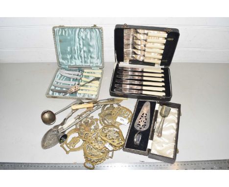 Mixed Lot: Various horse brasses, silver plated cutlery and other items