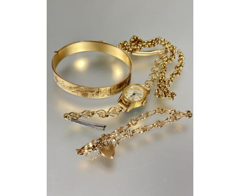 A 9ct gold gate link style bracelet with safety chain and heart shaped padlock no signs of damage or hard solder D x 7.5cm 3.