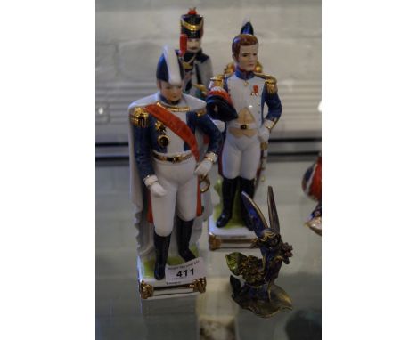 A group of five ceramic models of army officers to include an Alfretto porcelain collectors series example etc.