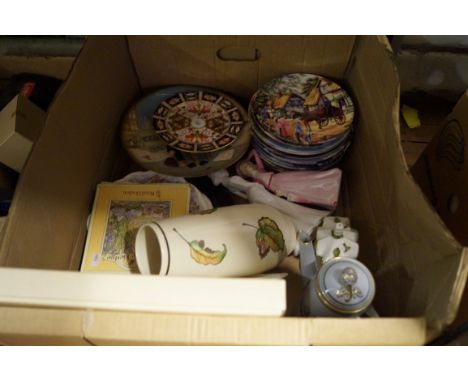 A mixed lot of assorted ceramics to include Royal Doulton Bramley Hedge plates, floral Crown Devon vase, Royal Doulton cabine