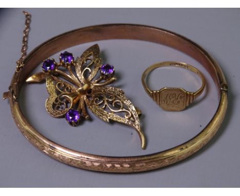 9CT GOLD JEWELLERY - three items including a bangle with chased half decoration, 7.5grms, a pierced leaf and bow brooch set w