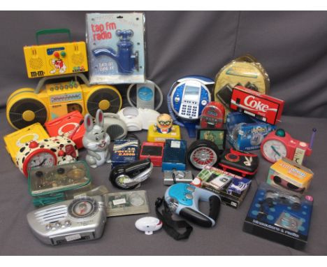 NOVELTY RADIOS - teapot, Looney Tunes, tap, Wurlitzer ETC (three boxes)