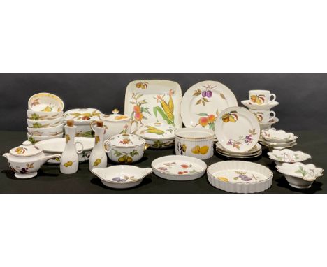 A Royal Worcester Evesham pattern part dinner and tea service; qty 