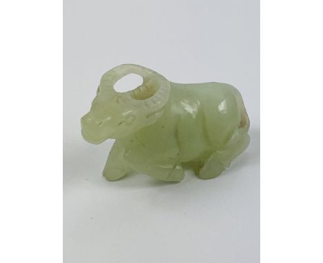 A Chinese carved jade or hardstone carving of a recumbent water buffalo. 6cms wide x 2. 5cms deep x 4cms high. Estimate £30-5