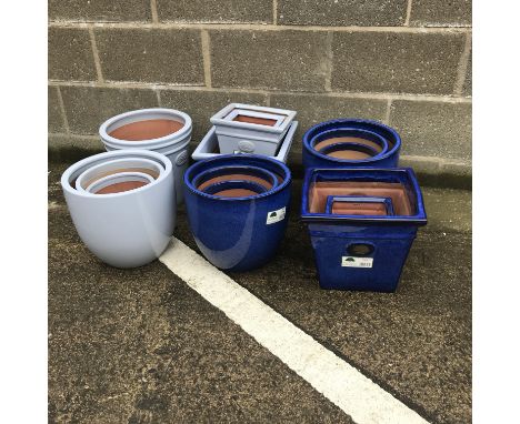 A quantity of glazed ceramic pots (15)